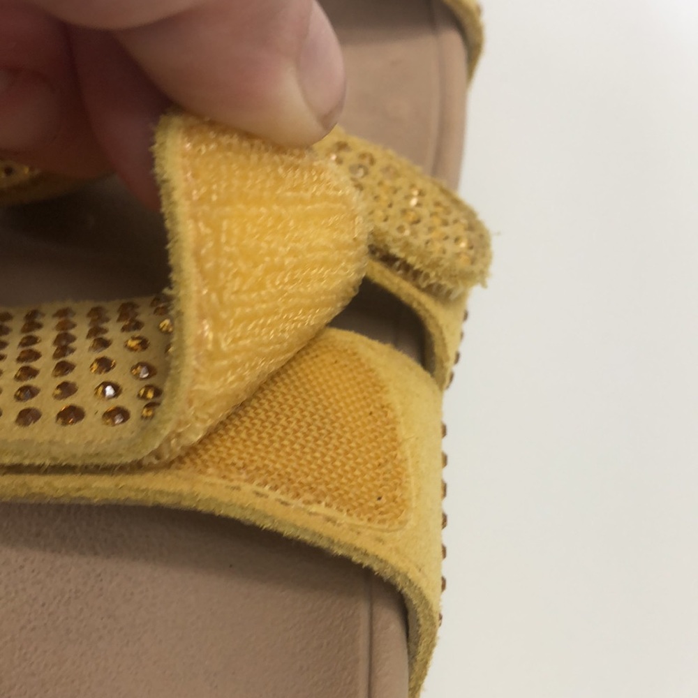 Vionic Pacific Alexis buttercup yellow sandals. - Picture 7 of 8